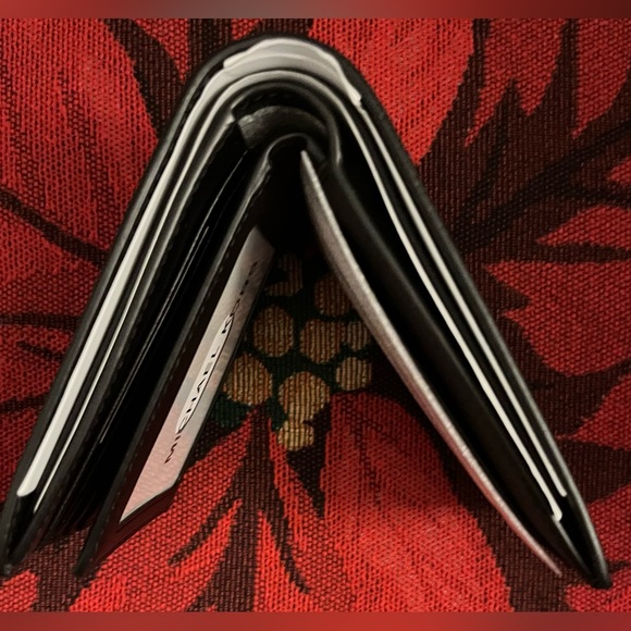 NWT MICHAEL KORS Men's Cooper Logo Billfold Wallet With Passcase. Brown/Black. - Picture 8 of 8